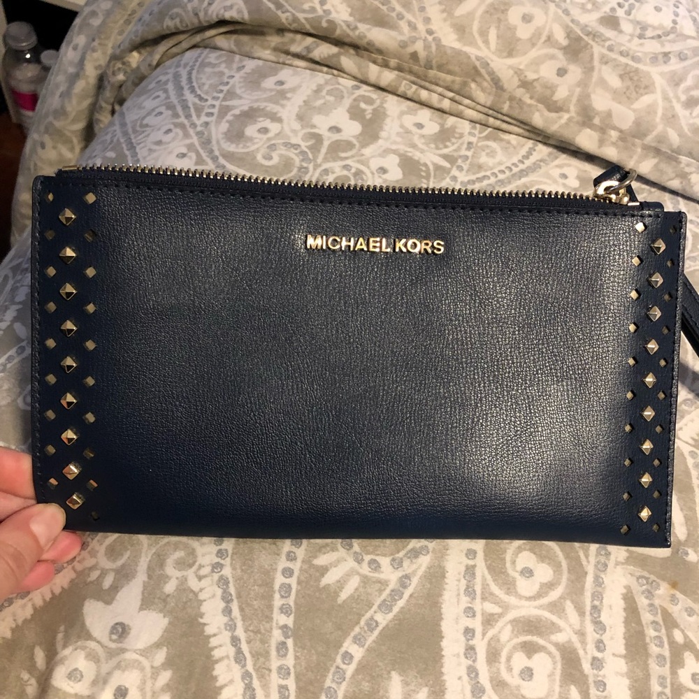 NAVY BLUE WRISTLET